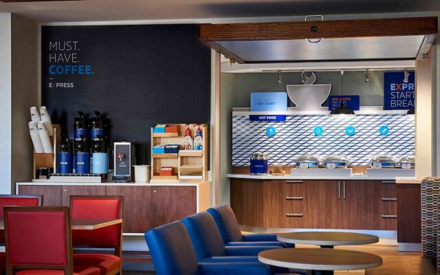 Holiday Inn Express & Suites Ridgecrest - China Lake by IHG