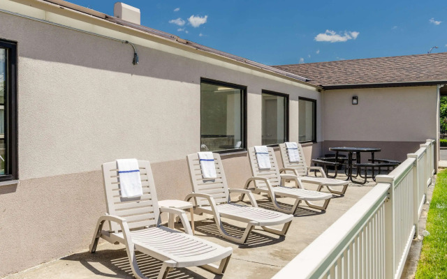 Comfort Inn & Suites West Springfield