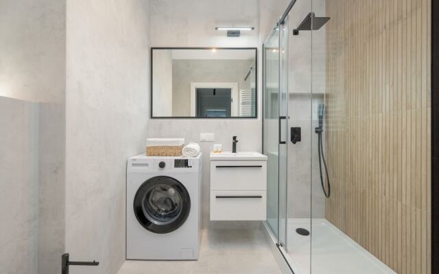 Pleasant Decor & Parking by Renters