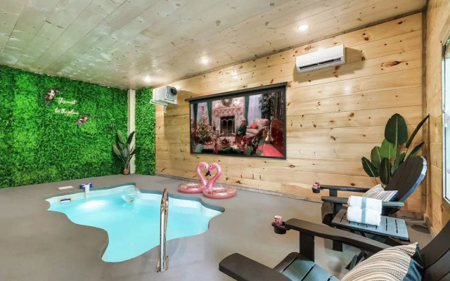 Eagle Splash Vista| Pool Projector, Pet Friendly, Game Room