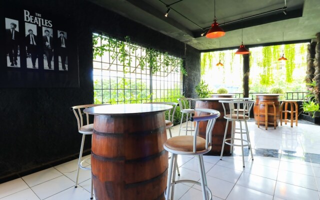 Labuana Homestay & Cafe Garden by ZUZU