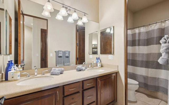 East Mesa Desert and Mountain Views: 5br, Pool