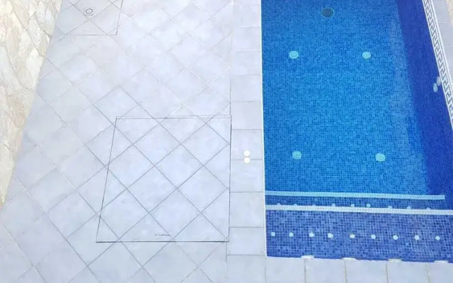 Apartment With Swimming Pool Near the Beach