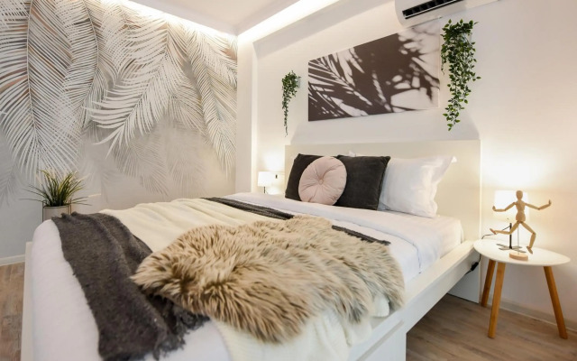 POWDER - City Center Studio with Balcony