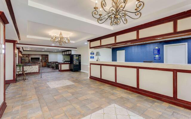 Days Inn by Wyndham Montgomery Near AUM