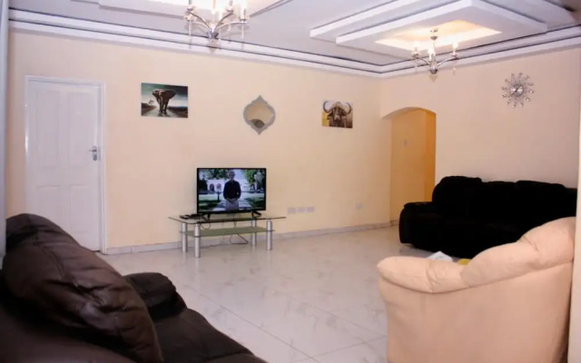Manacomfy - 14bed House - 4 Baths - Victoria Falls
