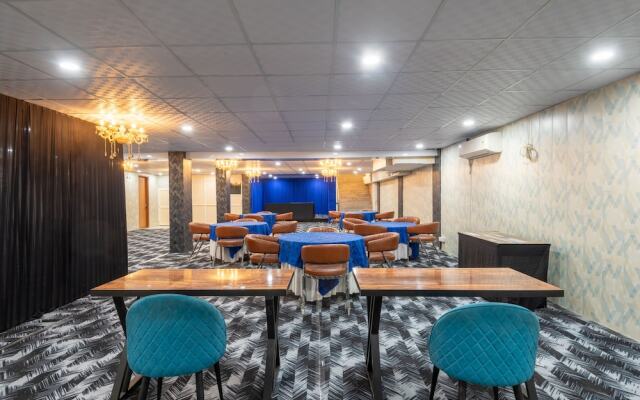 Oyster Pearl Near Medanta Hospital Sec39