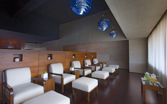 Sheraton Grand Bangalore Hotel at Brigade Gateway