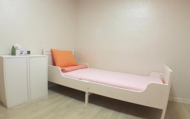 C.U. Bnb Guest House - Hostel