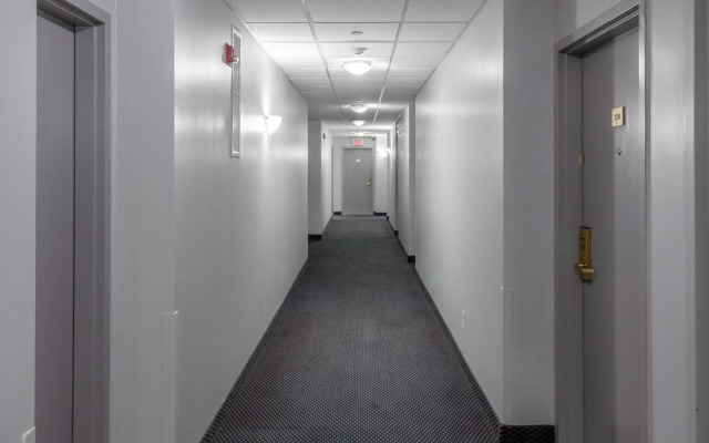 Days Inn by Wyndham Hamilton