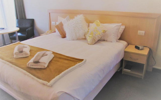 The Beachcomber Hotel – Guest Rooms – Nelson