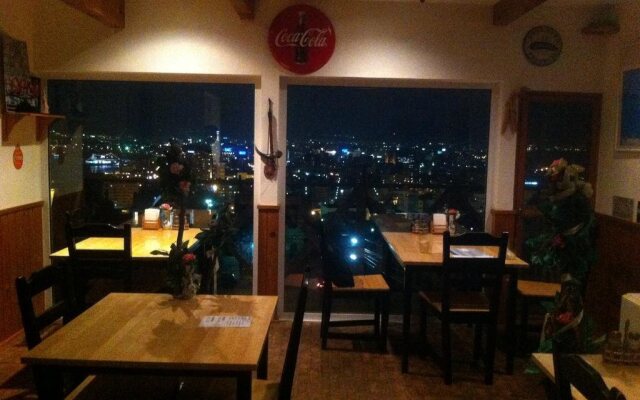 Pension Country Born