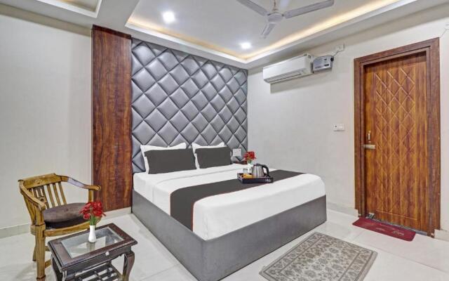 Collection O 703562 Hotel Apple Grand