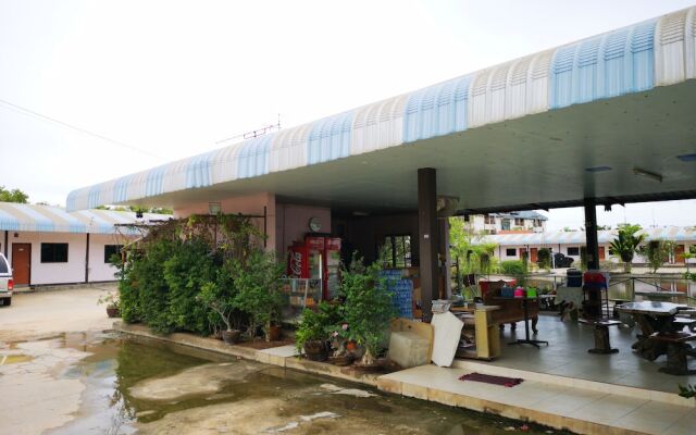 Taweesub  Resort