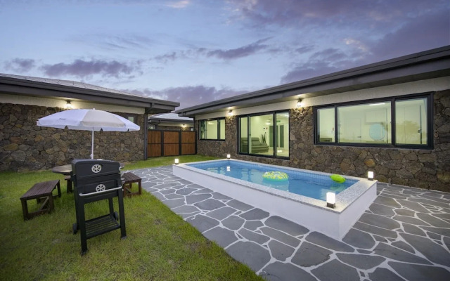 Gimnyeong stonewall Private Pool Villa