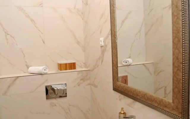Apartment Pearl Split