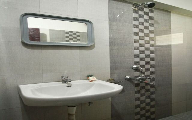 OYO 15479 Vista Suites Kalatty