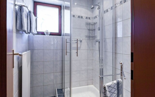 Spacious Apartment In Längenfeld near Ski Area