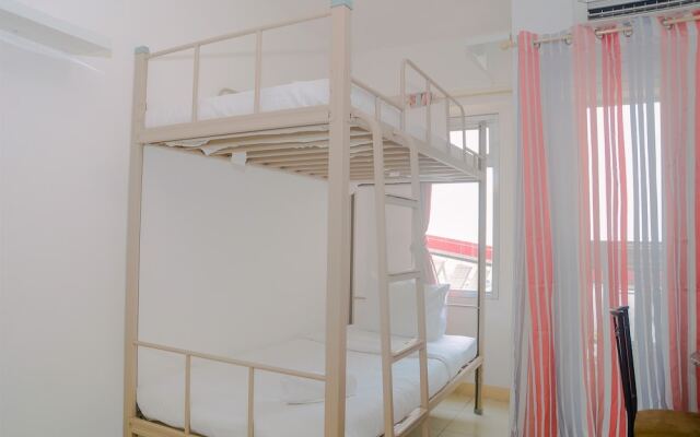 Green Bay Pluit Studio Apartment with 2 Single Beds