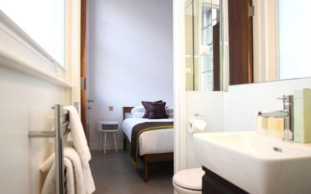 Hop Art House Serviced Apartments