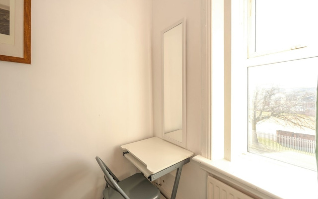 Apt - Sleeps 10 - Parking - Ideal for Contractors