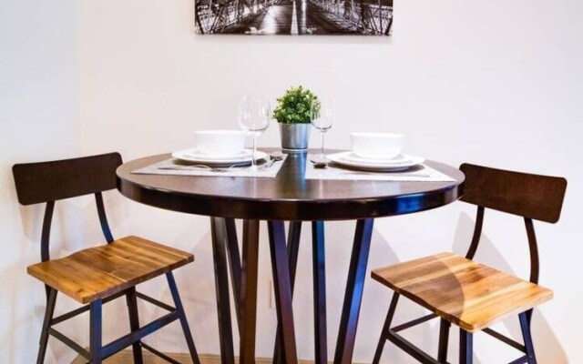 Relaxing & Stylish Home Parking Very Safe Area