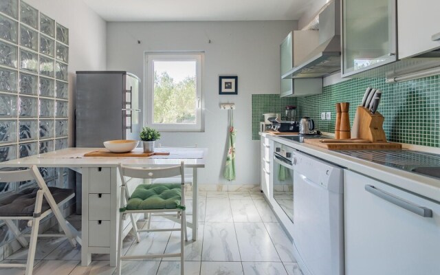 Amazing Home in Zdrelac With Wifi and 3 Bedrooms