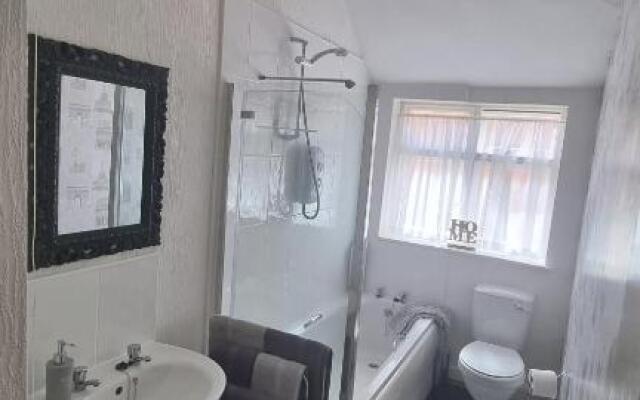 Cruden Villa - Second Floor Apartment