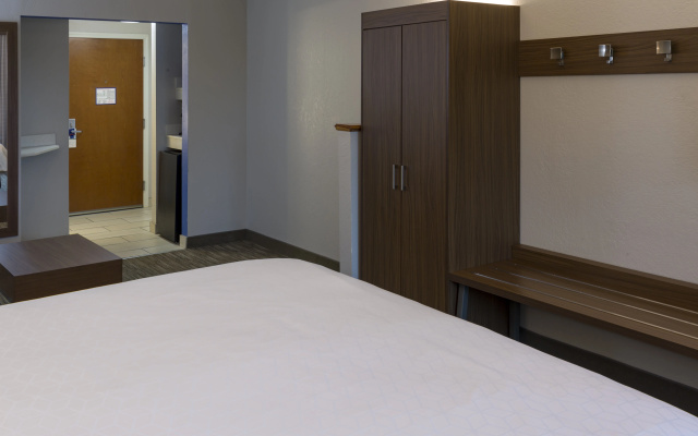 Holiday Inn Express Hotel & Suites Hillview by IHG
