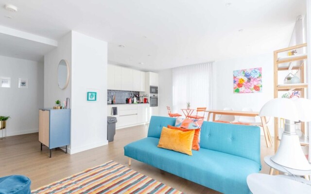 Stylish 2BD Oasis W/balcony South East London!