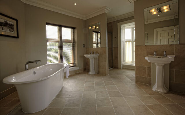 Wivenhoe House Hotel