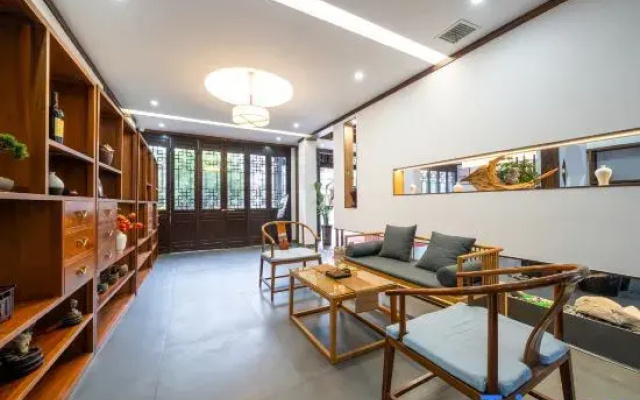 Sulu Lotus Junzi Pavilion Hotel (Fenghuang Ancient City Yunqiao Branch)