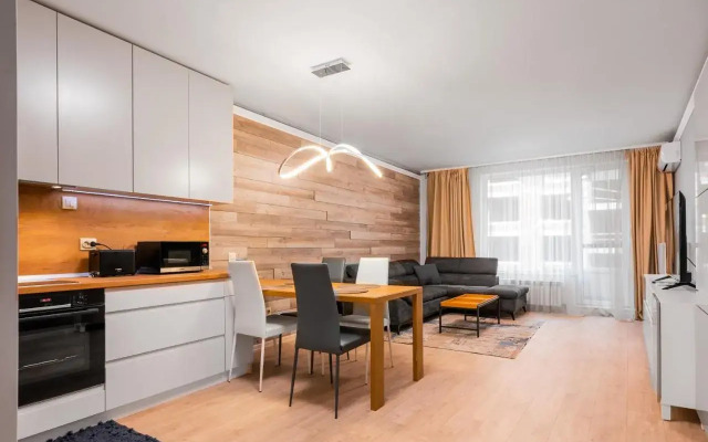 New Stylish 1-bedroom Flat in Business District
