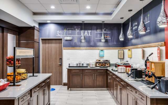 Hampton Inn & Suites North Dallas Central Expy