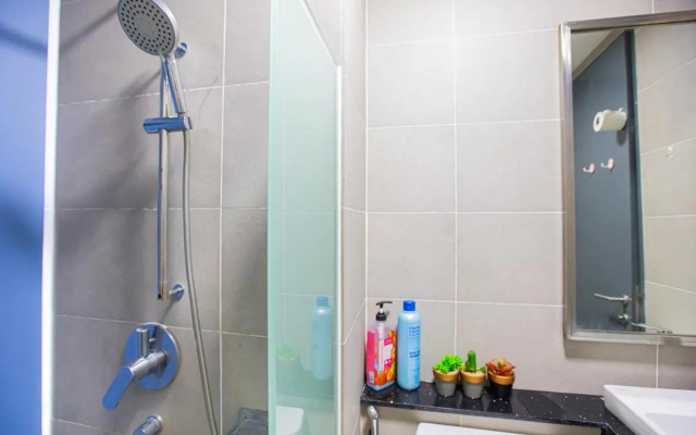 Georgetown High Floor Luxury 3BR Suite