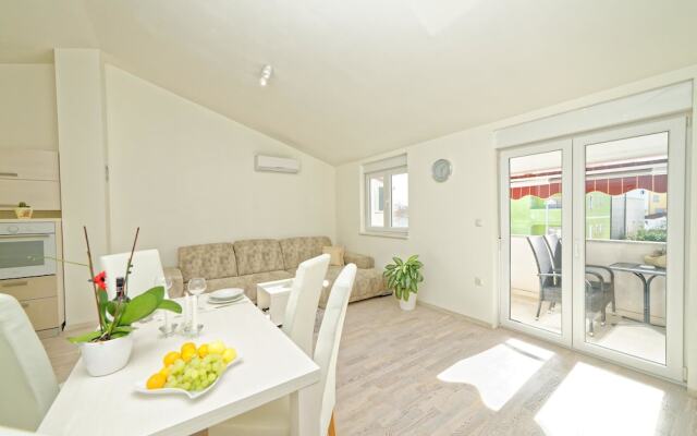 Apartment Hennion / Two Bedrooms A1 Leona