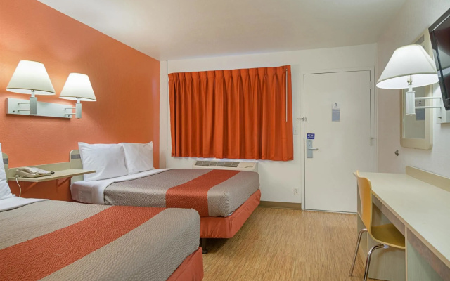 Motel 6 Topeka Northwest