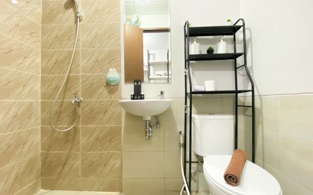 Homey And Warm Studio Transpark Juanda Bekasi Timur Apartment