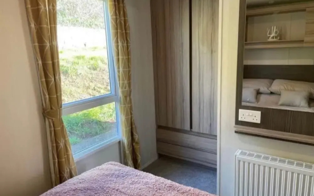 Beverley bay 2-bed Caravan, Sleeps 6, Pet Friendly