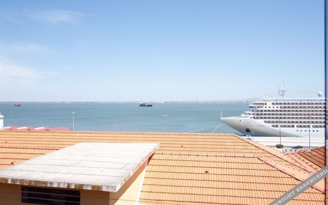 Alfama River Apartments