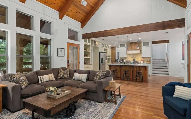 Life is Gruene-riverfront Luxury-1mi To Gruenehall