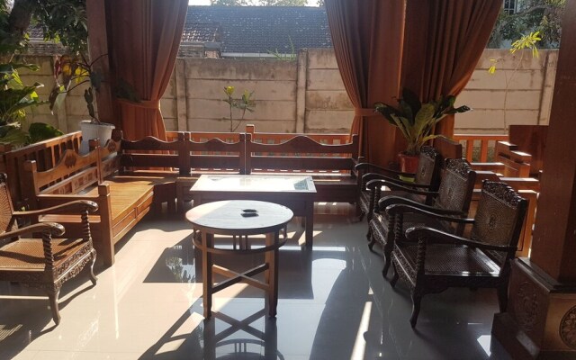 Collection O 93028 Homestay Joglo Ibu
