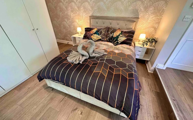 Stylish modern flat in SW London