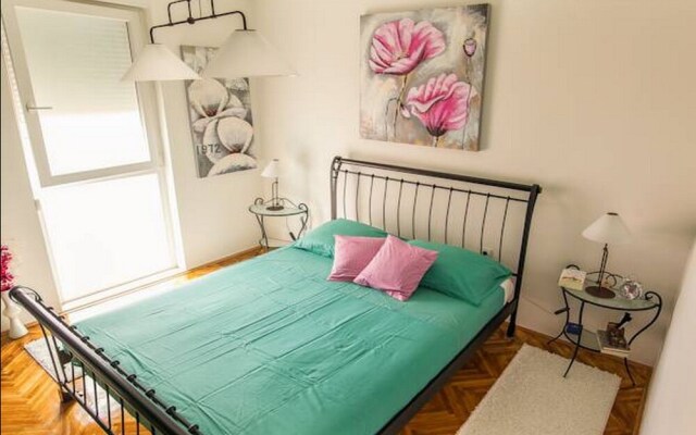 Feel Center Apartments.