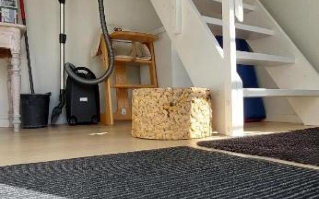 Apartment Ruhetgaard Bed & kitchen