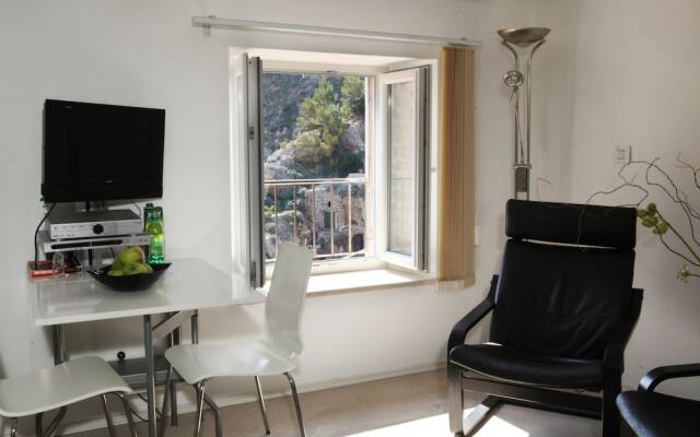 Miro Studio Apartments