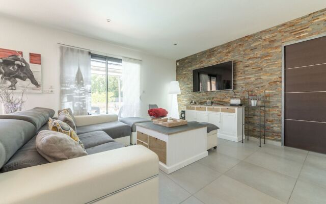 Serene Villa in Saint-Victor-la-Coste with Private Pool