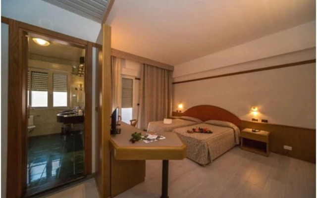 New Petit Hotel