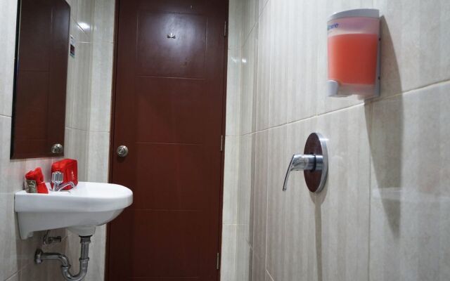 Zen Rooms Near Tunjungan Plaza