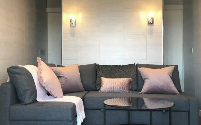 The Boatyard Glamping Lodges-fairline Lodge